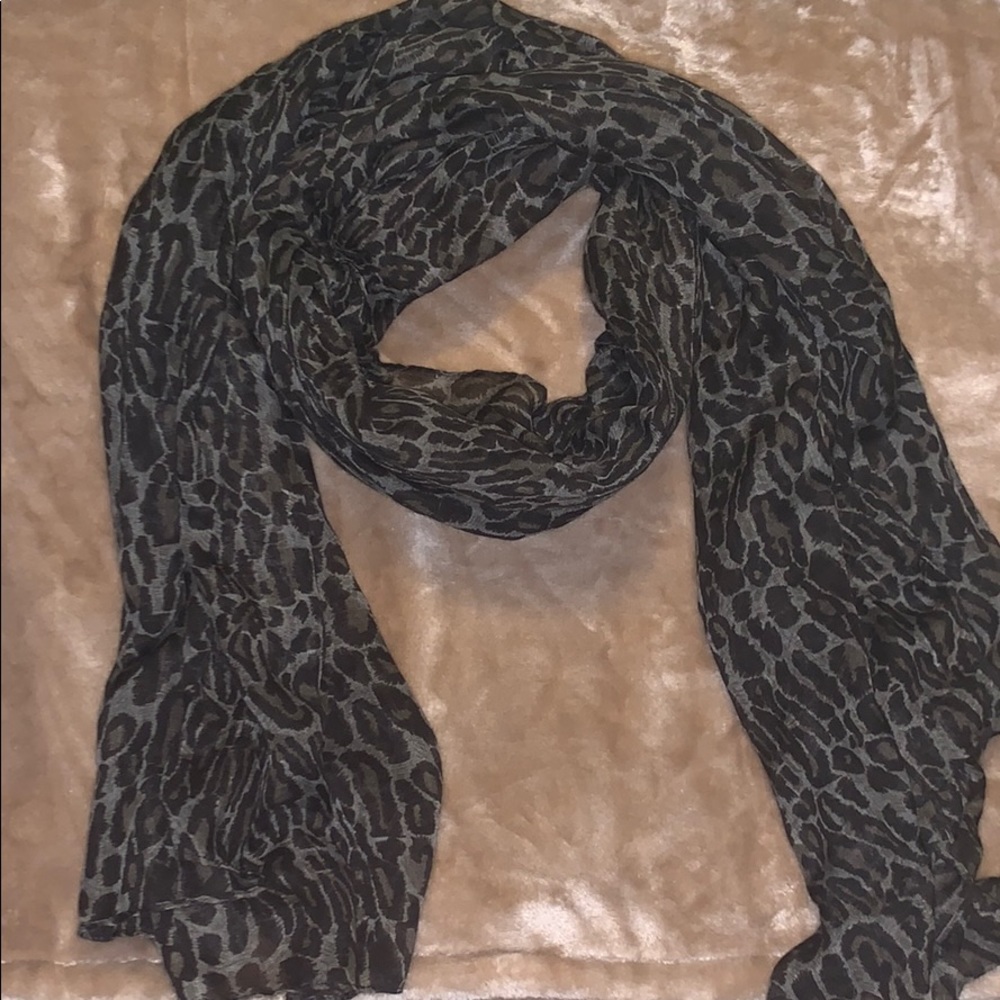 Leopard printed scarf